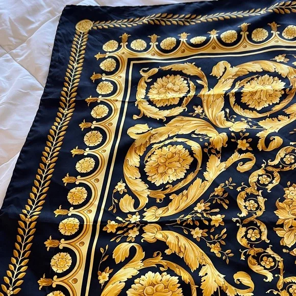 Authentic Versace Baroque Design Black Gold Printed 100% Silk Twill Scarf 33.5" - Picture 5 of 16